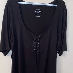 Torrid NWOT size 3 shirt.